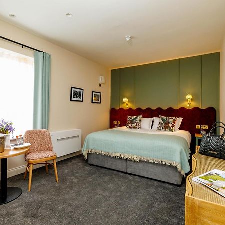 Club House Hotel Килкени Екстериор снимка