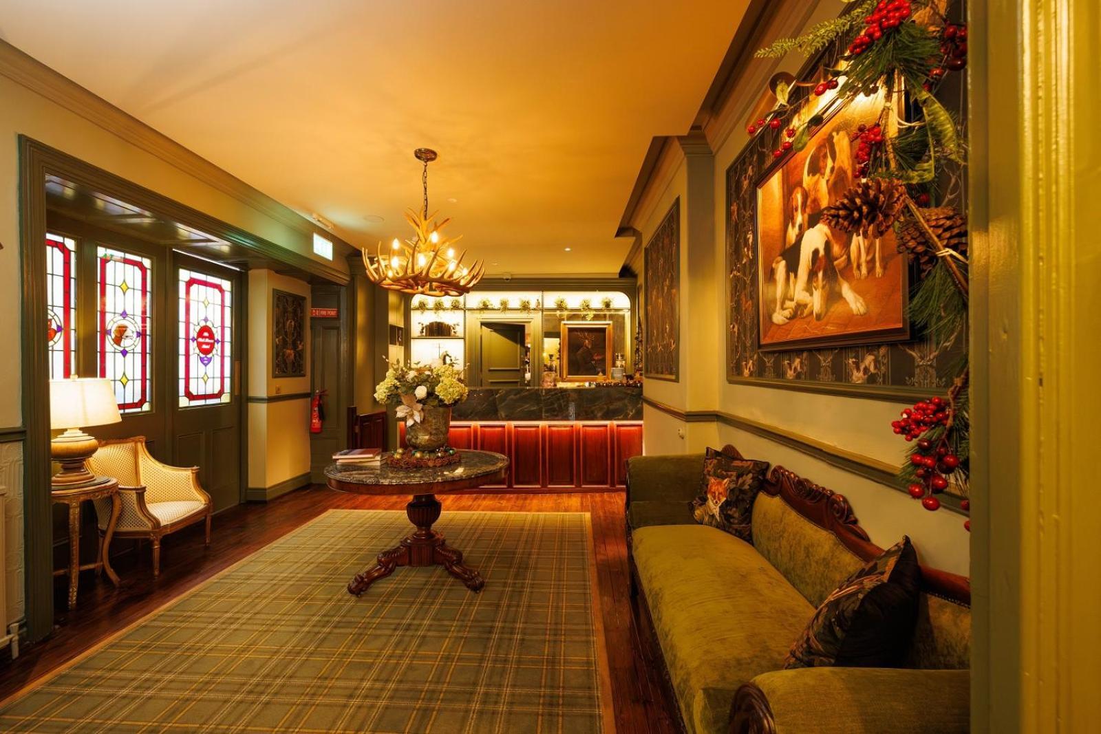 Club House Hotel Килкени Екстериор снимка