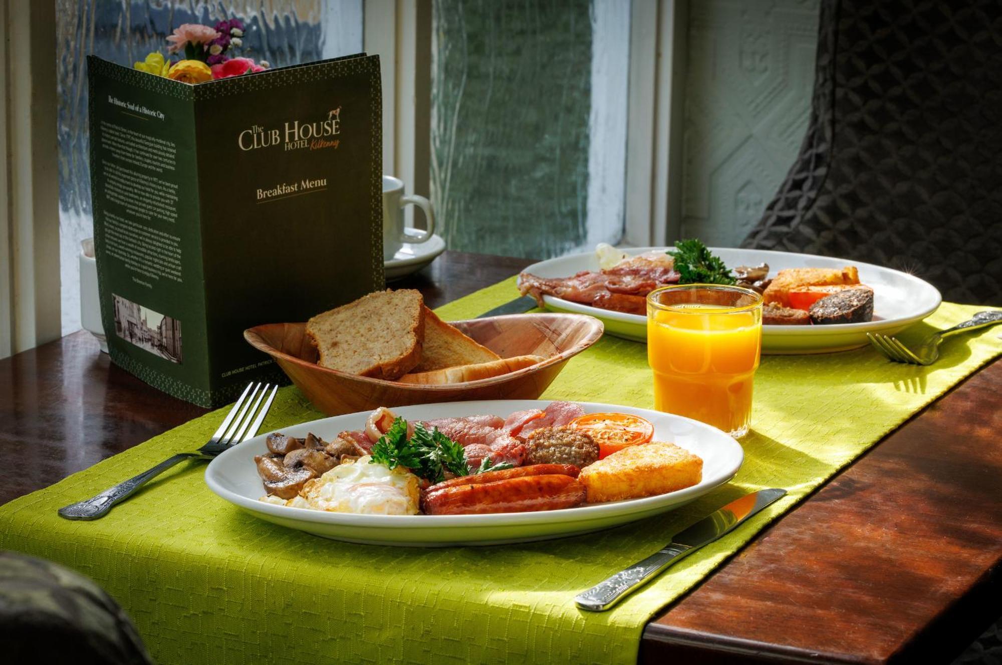 Club House Hotel Килкени Екстериор снимка